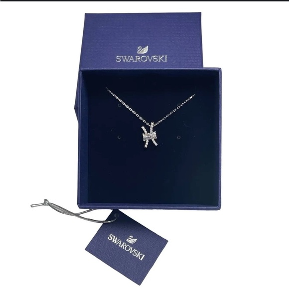 🎁PERFECT GIFT IDEA  🎁 SWAROVSKI Pisces Zodiac II necklace with emerald crystal. - Picture 7 of 15